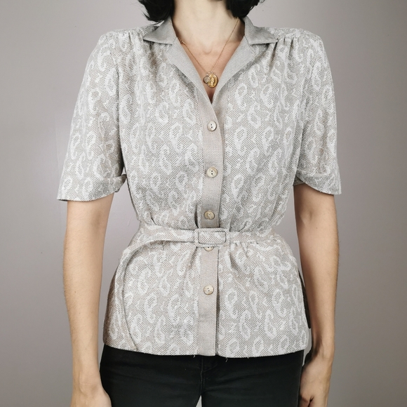 *sold* Vintage beige medium paisley belted shirt top - Picture 1 of 7